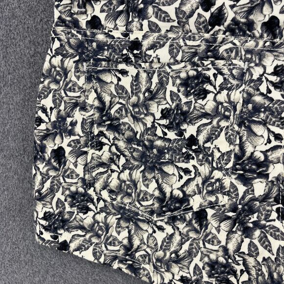 H&M Shorts Womens 8 Black White Floral Print Mid Rise Cotton Stretch Summer - Picture 11 of 13